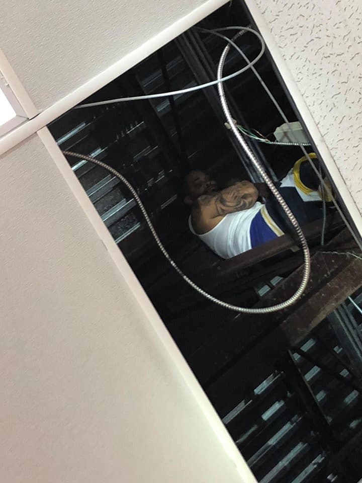 Los rescatistas estuvieron buscando a los sospechosos por varias horas.