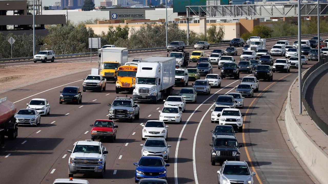 Guía para Labor Day en Arizona: Precios de la gasolina, horarios para conducir, ofertas y más este Día del Trabajo