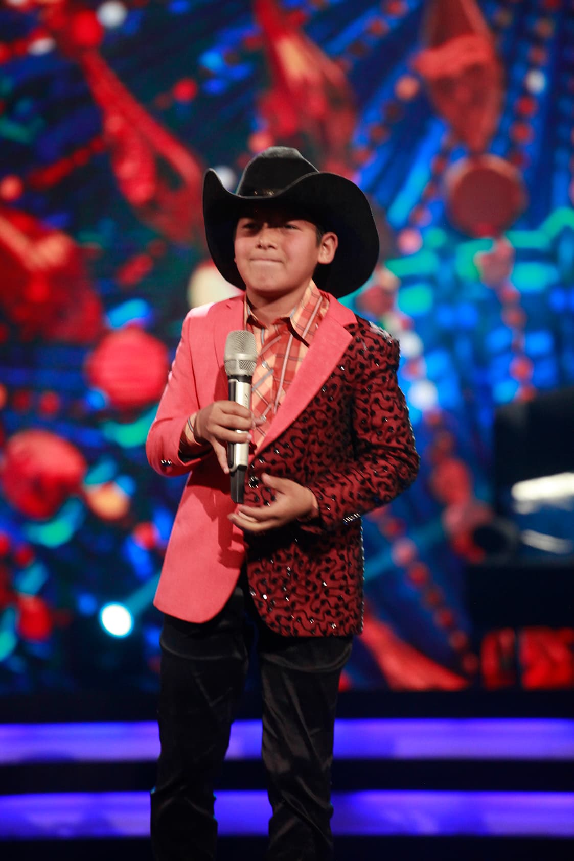 La salida del cantante le permitió a Adilene regresar a la competencia; ella fue la elegida para integrarse al equipo, junto a Sara, Yamil, Giovani y Mariana.