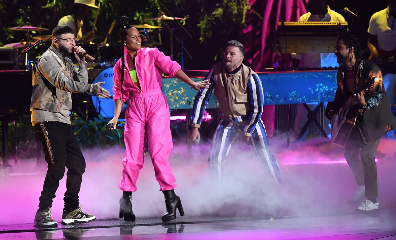 Y hubo fiesta en la gala, pues Pedro Capó interpretó 'Calma', en vivo, junto a Alicia Keys, Miguel y Farruko.