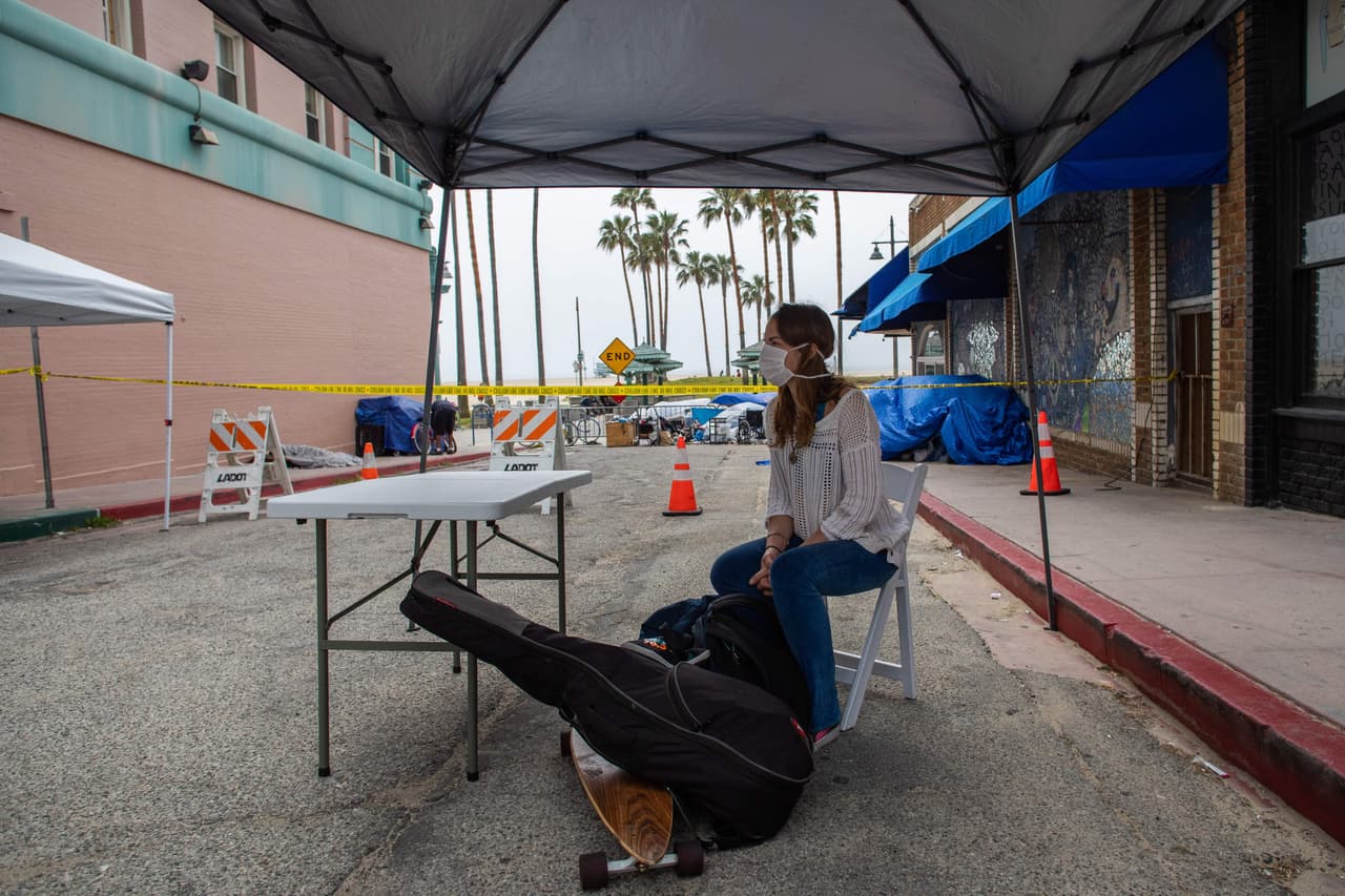 Esto incluye a las personas sin hogar que actualmente no tienen síntomas pero tienen un alto riesgo de hospitalización si contraen
<a href="https://www.univision.com/temas/coronavirus">coronavirus</a>.