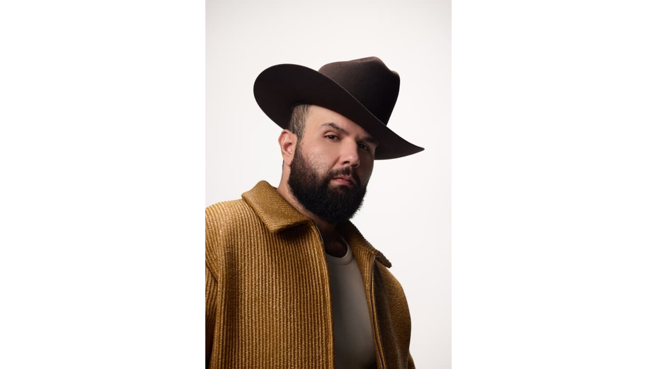 Carín León es el artista con más nominaciones en Premios Juventud 2026
