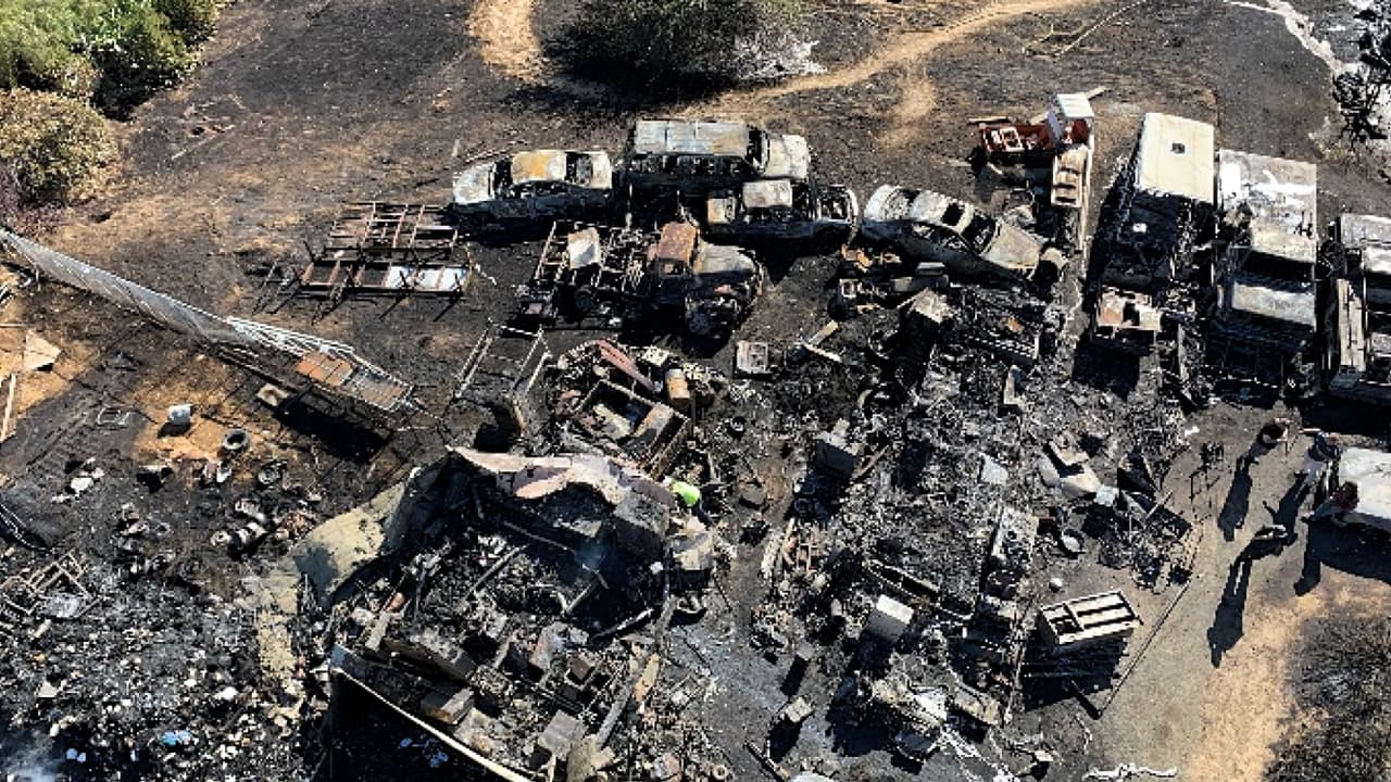 Jugaban con una pelota de tenis en llamas y terminaron quemando una casa y varios vehículos