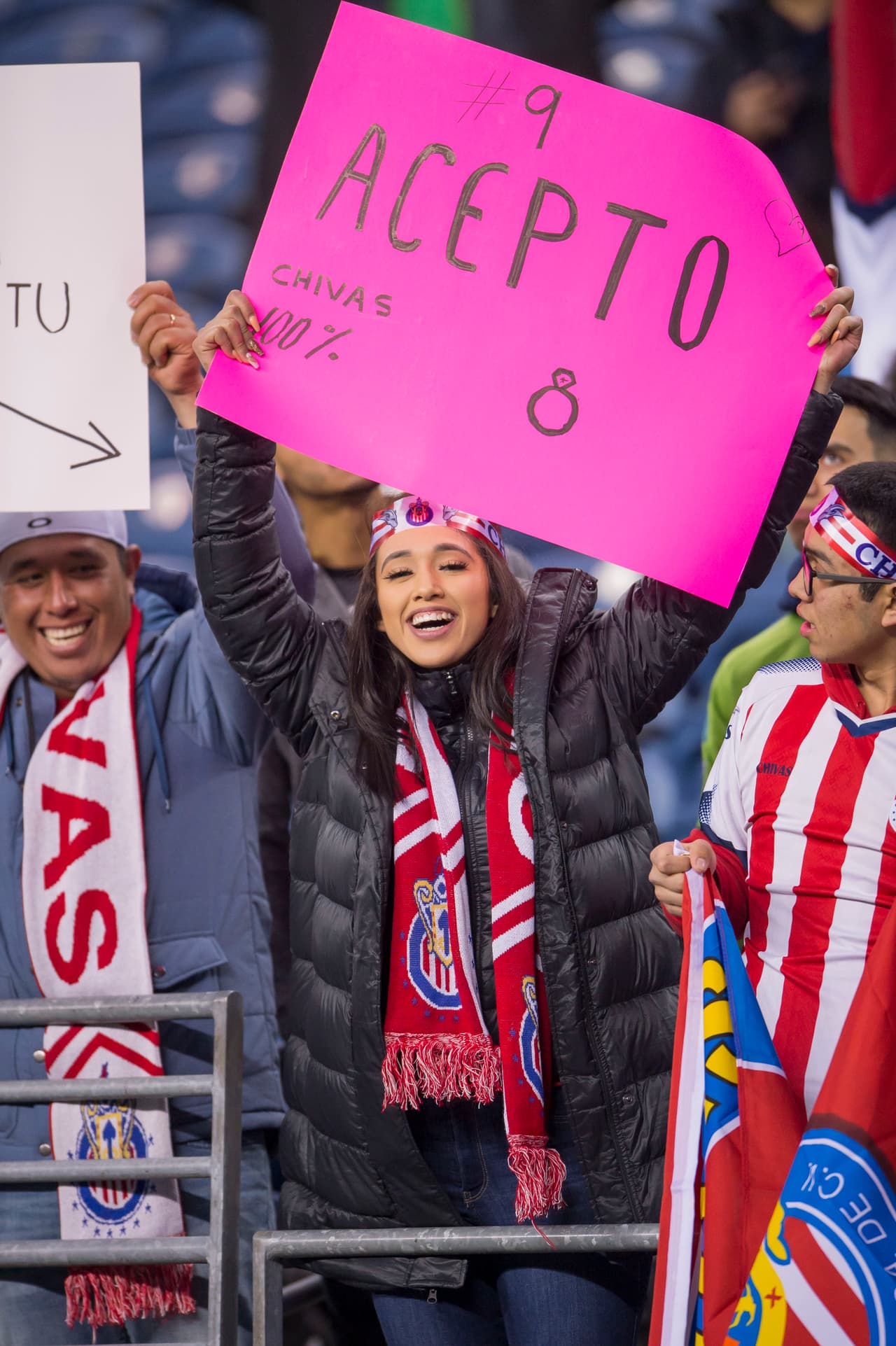 El CenturyLink Field de los Seattle Sounders tuvo una invasión de hinchas de Chivas de Guadalajara que se hicieron notar en el campo de su rival de turno en los cuartos de final en Concacaf.