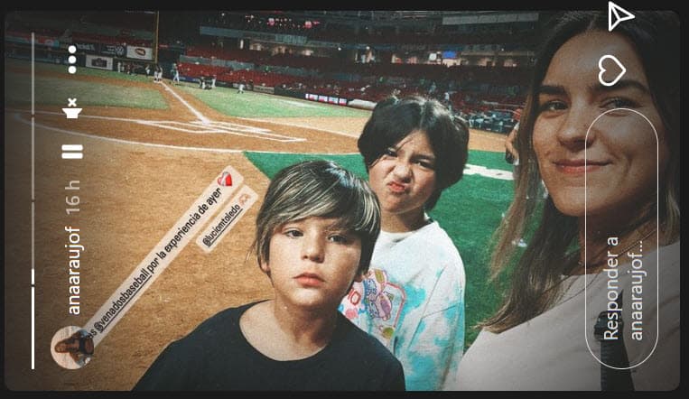 Ana Araujo, su hija Arantza (a quien Pablo Lyle también considera como suya) y Mauro fueron invitados a un juego de beisbol de los Venados de Mazatlán.
<br>