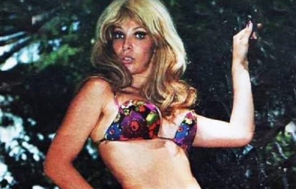 Thelma Tixou actuó en nueve melodramas durante su carrera artística, sus últimos trabajos los realizó en 'Salomé' (2001), 'Las vías del amor' (2002), 'Las vías del amor' (2002) y 'Porque el amor manda' (2012).