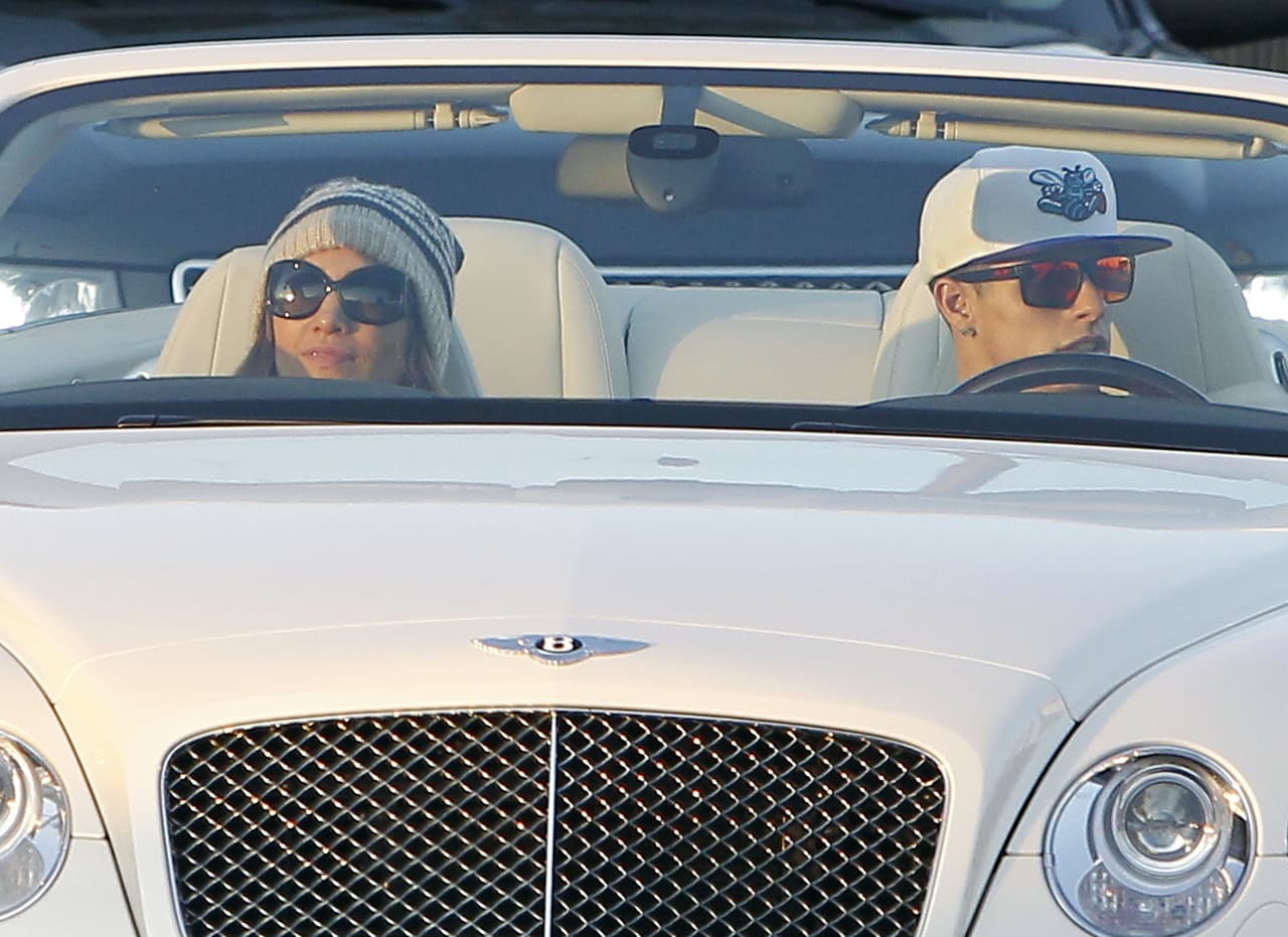 Al parecer ya se tenían confianza pues la 'diva del Bronx' le permitió manejar su Rolls Royce.