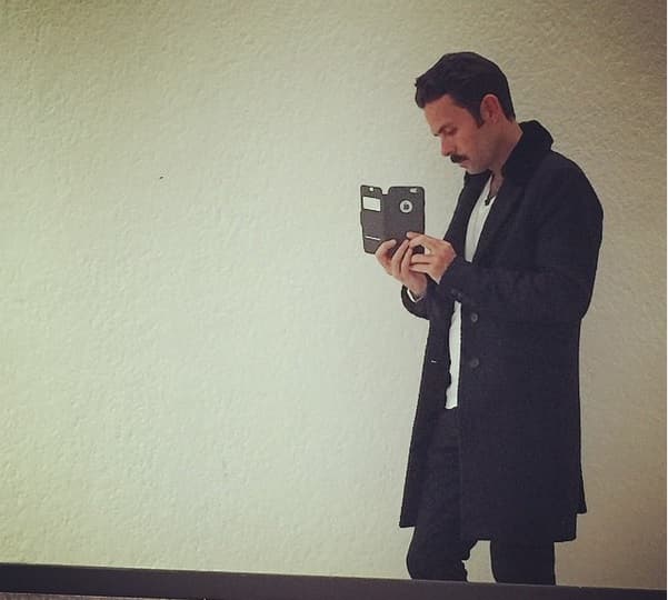 “Sí (todo naturalito)”, dijo entre risas, para luego agregar en tono de broma,
<b>“me quiero poner ‘pompis’ </b>(glúteos), pero no estoy tan seguro de ello”.