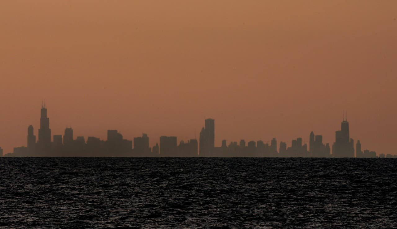 Conoce dónde estarán los centros de enfriamiento en Chicago y suburbios durante la ola de calor