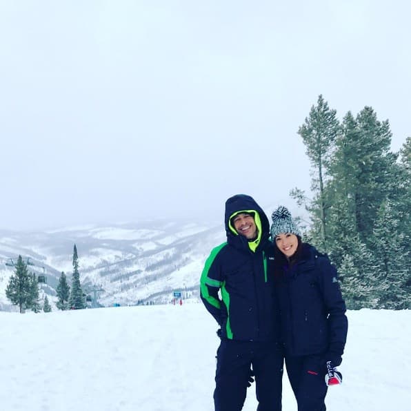 Johnny y Sandy son más que perfectos juntos .