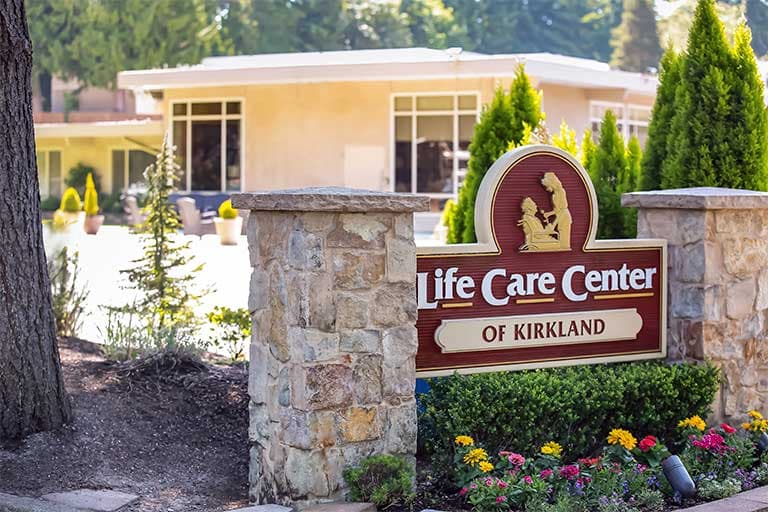Más de 50 personas presentan síntomas de coronavirus en el ancianato Life Care Center de la ciudad de Kirkland (Washington).