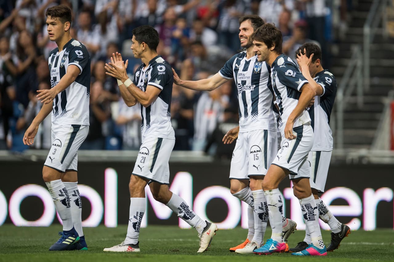 Al tratar de controlar un disparo, Saldívar soltó el balón en el área y Basanta lo empujó de cabeza.
