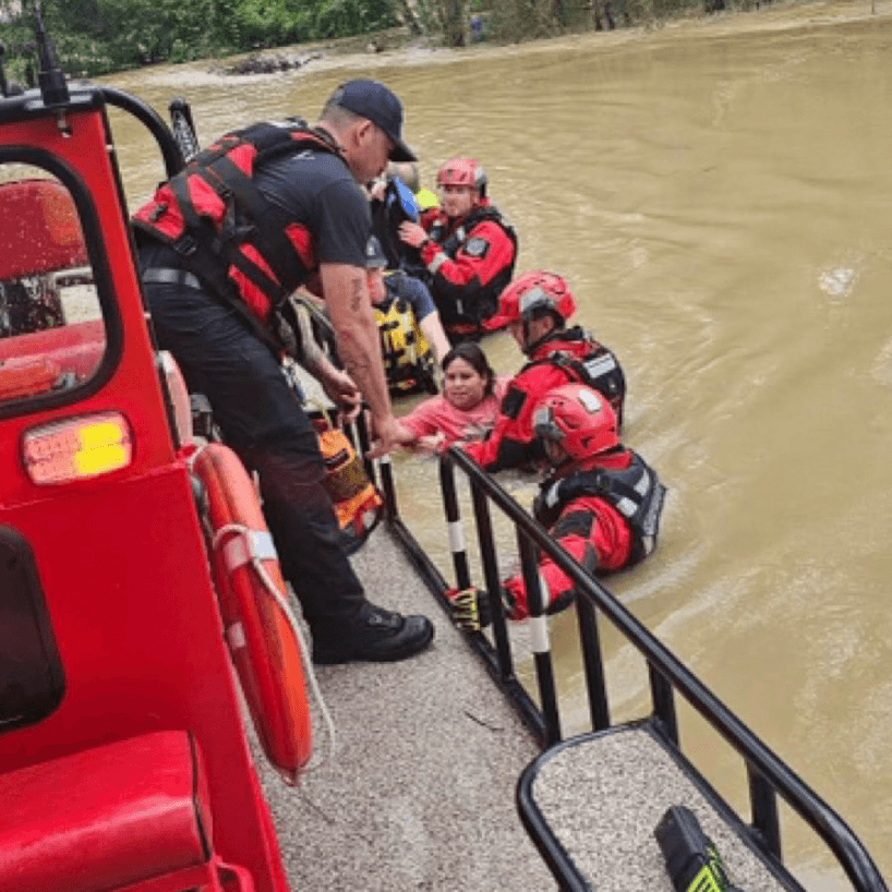 <b>La última advertencia que se hizo desde el condado Harris fue para Rio Villa.</b>
<br>
<br>"El momento de evacuar es AHORA. Si decide quedarse, es posible que los socorristas no puedan llegar hasta usted. Tome la decisión inteligente de salir ahora", aclararon las autoridades.