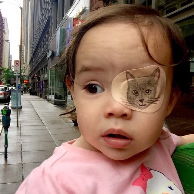 La niña y sus parches se han hecho populares en la red.