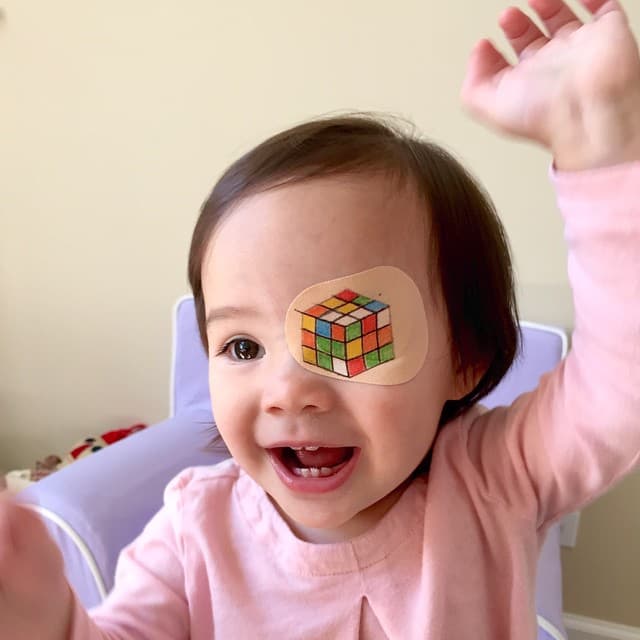 Layla nació con una pequeña catarata en su ojo izquierdo.