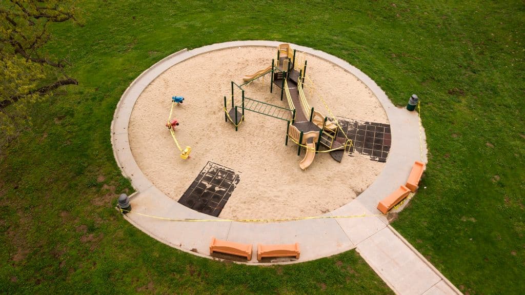 Nueva orden estatal autoriza la reapertura de parques infantiles en California incluído el condado de Los Ángeles a partir de este miércoles.