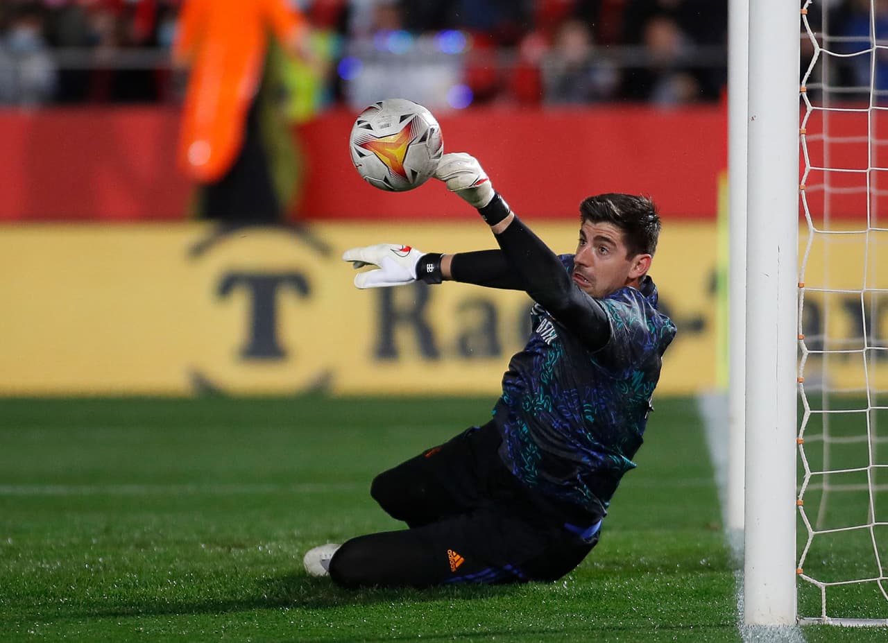 Gracias a un doblete de Karim Benzema y otro tanto del brasileño Vinícius, el Real Madrid venció al Mallorca y aumentó su ventaja en el liderato a 10 puntos sobre el Sevilla.