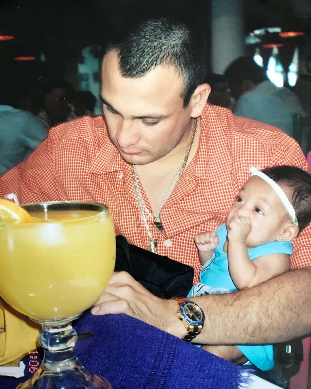 El menor de los hermanos Elizalde habló de lo triste que hubiera sido que esto ocasionara una ruptura familiar, pero "gracias a dios quedó a todo dar, las niñas a todo dar, la niña va a verla mi mamá con el favor de dios; yo fui a ver a Lupita cuando fui a Hermosillo y ahí he andado con ella", según informó el diario
<a href="https://www.elsiglodetorreon.com.mx/noticia/265844.arreglan-diferencias-por-herencia-de-valentin-elizalde.html" target="_blank">Reforma</a>.