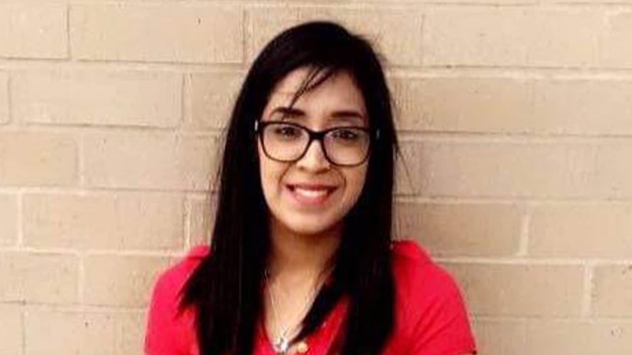 "El vecino lo único que hizo fue decirle 'hey man, stop'". El testigo dijo que Alexis lo volteó a verlo pero siguió pegándole a la joven madre.