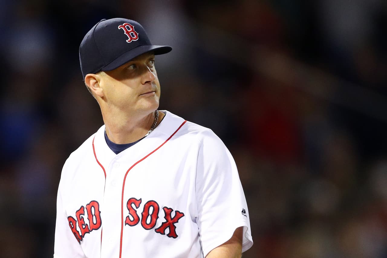 Steven Wright , lanzador de Boston Red Sox, tuvo una sanción de 15 juegos luego de que fuera arrestado por violencia intrafamiliar en diciembre de 2017.