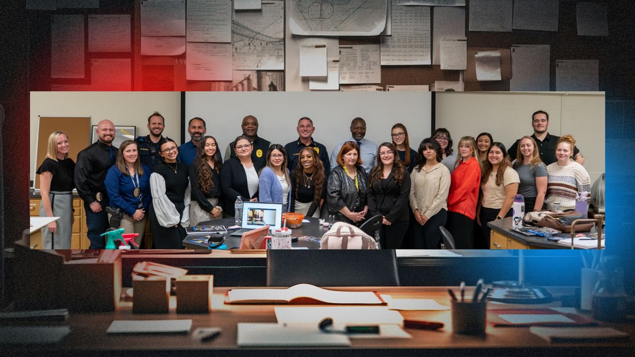 Parte de los estudiantes de la Universidad de Texas en Arlington que ayudaron a avanzar el caso del asesinato de Cynthia González.