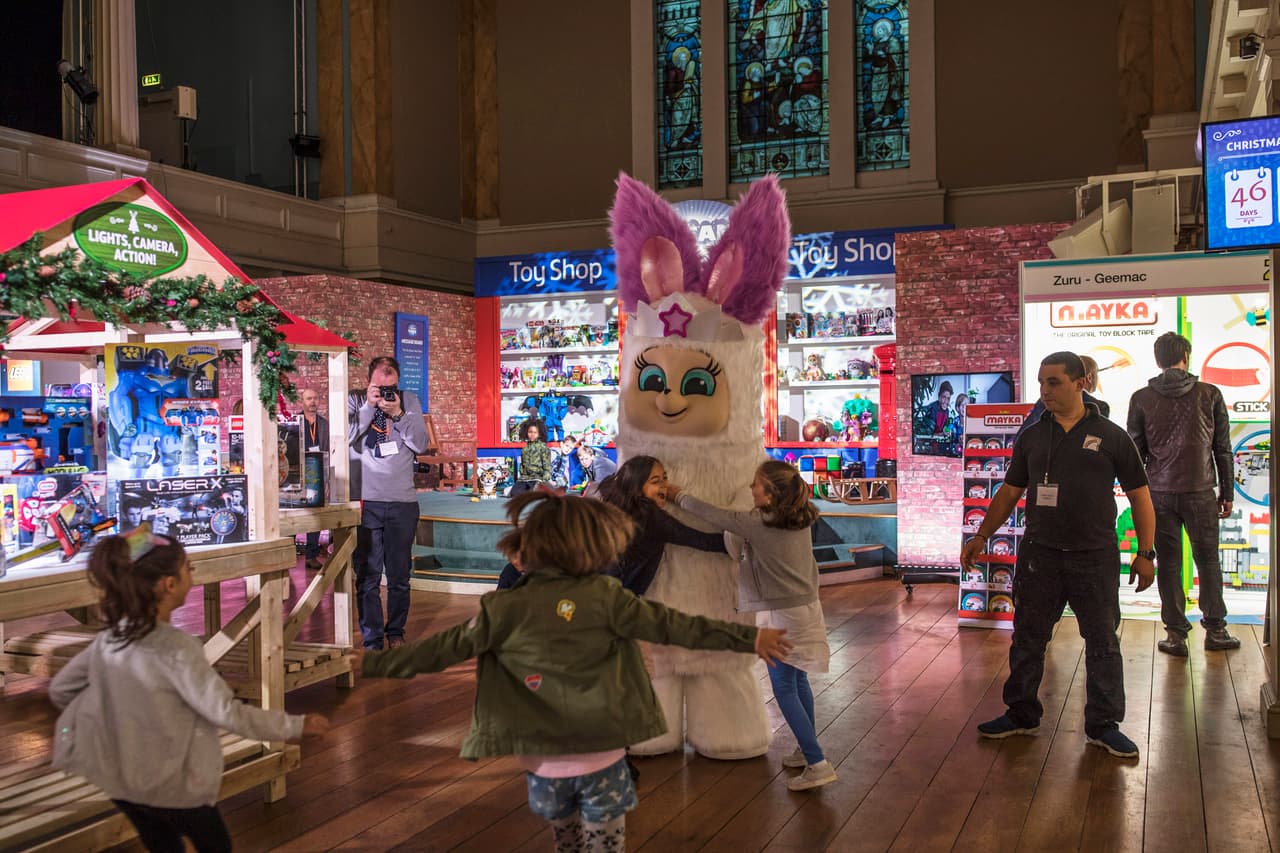 Si en tu familia ocurre un incidente de seguridad con juguetes, puedes reportarlo a
<a href="https://www.saferproducts.gov/Default.aspx">SaferProducts.gov</a>.