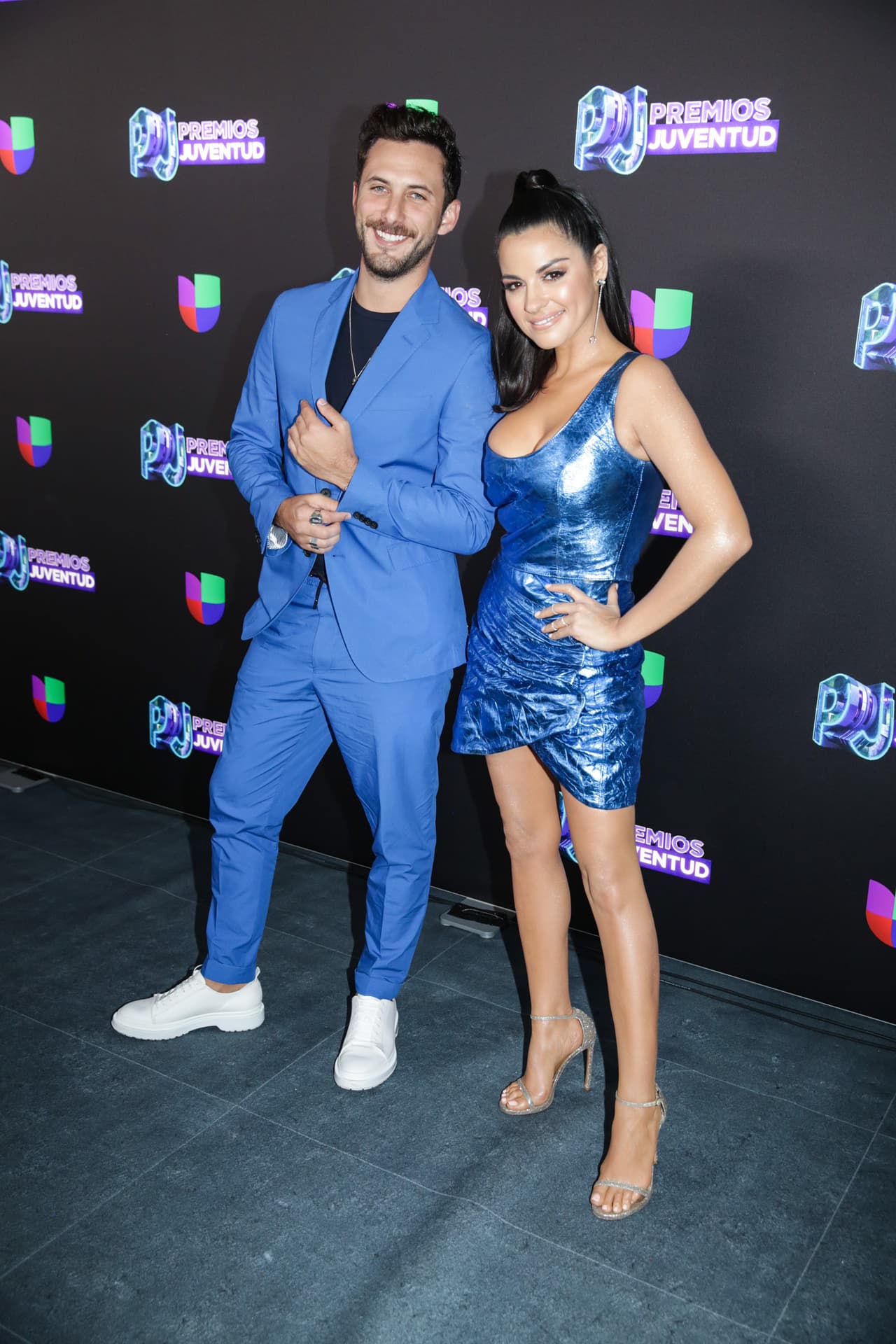 Sebastián Zurita y Maité Perroni llegaron juntos a Premios Juventud.