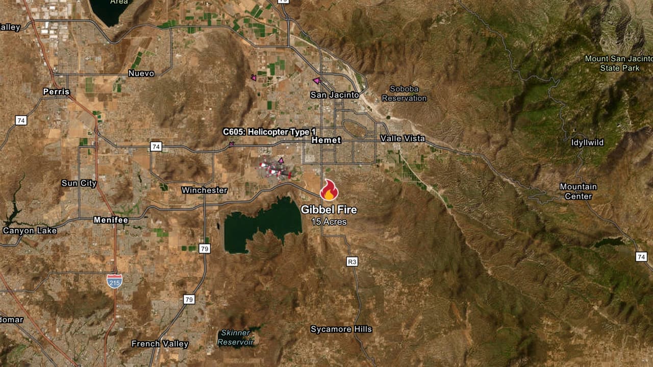 <b>Gibbel Fire</b>
<br>El incendio se reportó a las 4:40 p.m. en el área de State Street and Gibbel Road, en Hemet, en el condado de Riverside. Hasta el momento
<b>se reportan 15 acres devastados por las llamas</b>, por lo que se desplegaron varios recursos aéreos y terrestres para contener el avance del incendio. Bomberos permanecerán en el lugar para prevenir que el fuego se extienda. No se reportan daños o heridos.