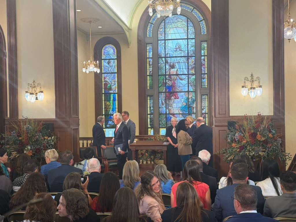 Uchtdorf anunció también el próximo
<b>apoyo que dará la institución a Nepal</b>, tras la devastación causada por las inundaciones.