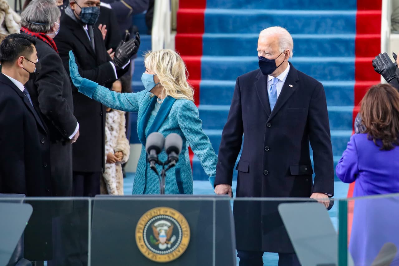 <a href="https://www.univision.com/temas/joe-biden"><u>Joe Biden</u></a> y su esposa Jill llegan a la ceremonia inaugural.