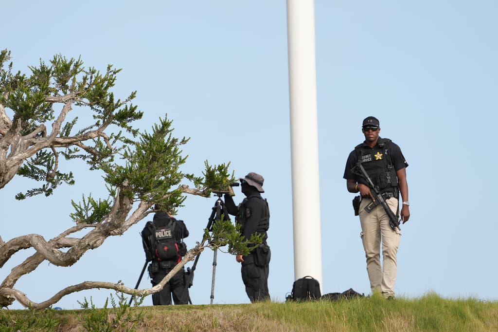 Arrestan a un hombre con municiones y un arma en su automóvil que vigilaba por su cuenta el campo de golf de Trump en California