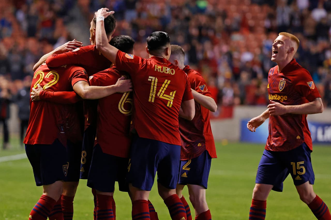 RSL ha estado toda le temporada dentro de posiciones de clasificación a los Playoffs o rondando esa situación.
<br>