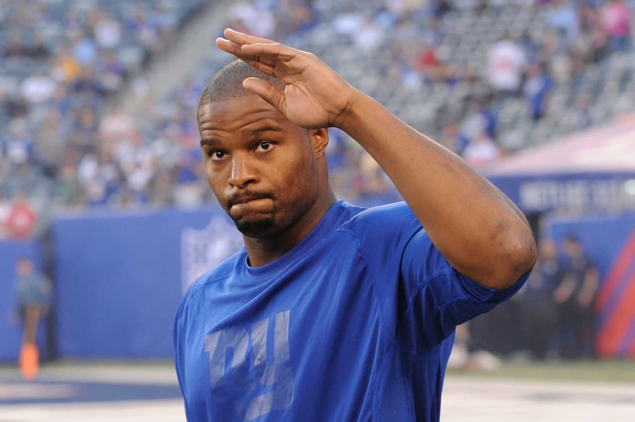 Osi Umenyiora anunció su retiro a pesar de recibir una oferta de un equipo de Nueva York