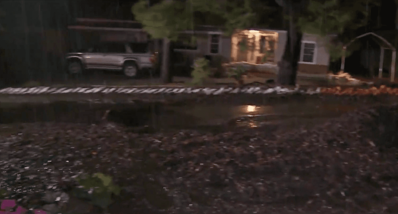 Varios deslaves fueron reportados en diversas zonas del condado de Los Ángeles y Orange.