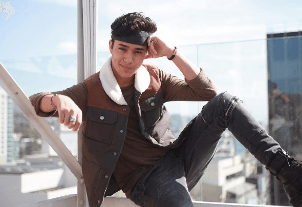 Joel invita a todos los jóvenes a soñar como él lo hizo. "Follow your dreams, they come true", asegura.