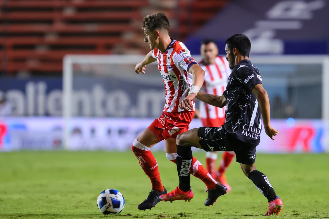 Unai Bilbao y Alex Zendejas logran batir la portería de Marcelo Barovero y le dan la victoria 0-2 a Necaxa.