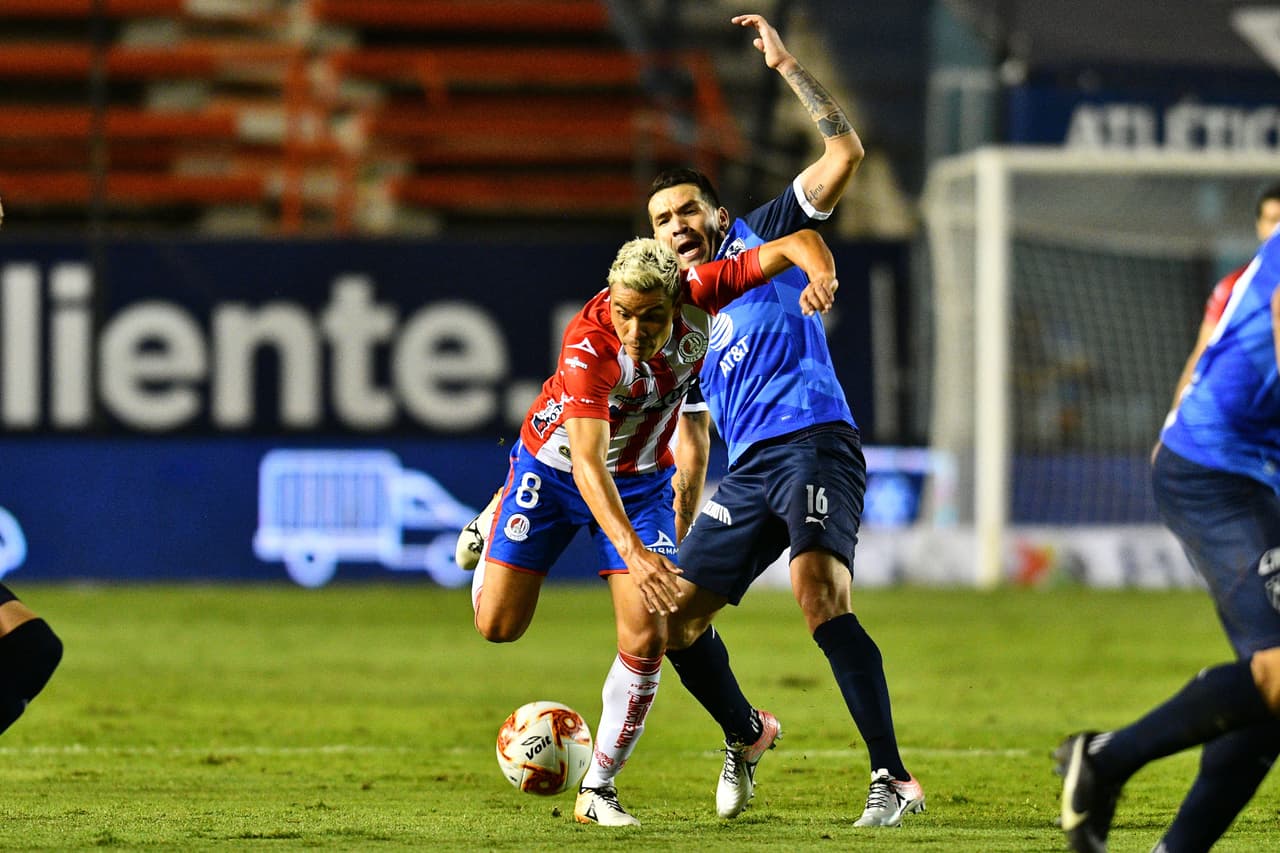 Con goles de Aké Loba y Maximiliano Meza, los Rayados se imponen 1-2 en su visita al Atlético San Luis.