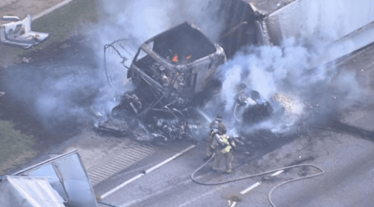 Las autoridades aún no informan sobre qué ocasionó el percance vial.
