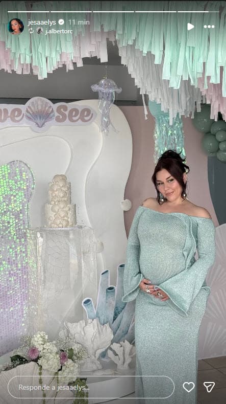 .Jesaaelys vistió color verde para la celebración.