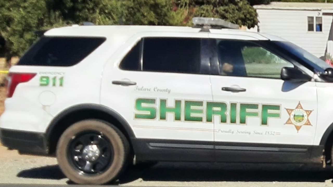 Hallan a mujer sin vida en un auto en Visalia, dicen autoridades