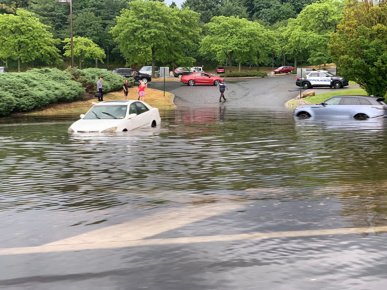 Las partes más afectadas fueron la ruta 17 cerca de Westfield Garden State Plaza en Bergen County, al noreste de Nueva Jersey.