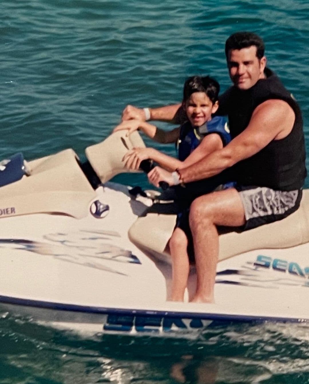 Eduardo Capetillo mostró que ambos tienen alma aventurera y adelantó al público que
<b>están juntos en una nueva travesía</b>, aunque no especificó de qué se trata.