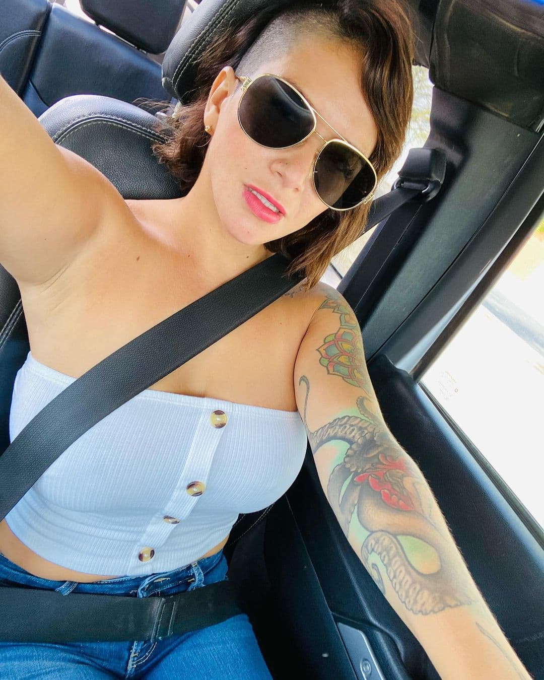 Pino es influencer, en Twitter tiene más de 256,000 seguidores, mientras que en Instagram supera los 78,000 followers.