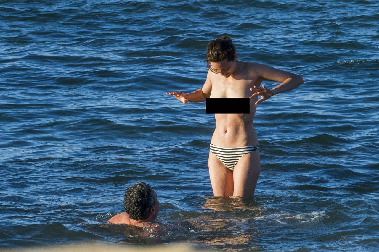 En varias ocaciones revisó sus encantos.