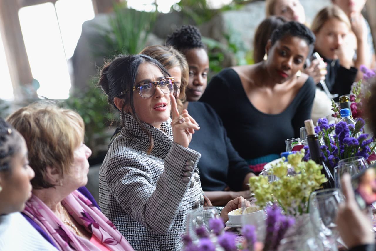 Salma Hayek invitó a las demás colegas a buscar en su interior cómo salir adelante, frente al rechazo en la industria.