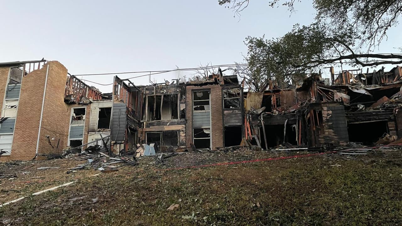 Un incendio consume 20 unidades de departamentos al noroeste de San Antonio