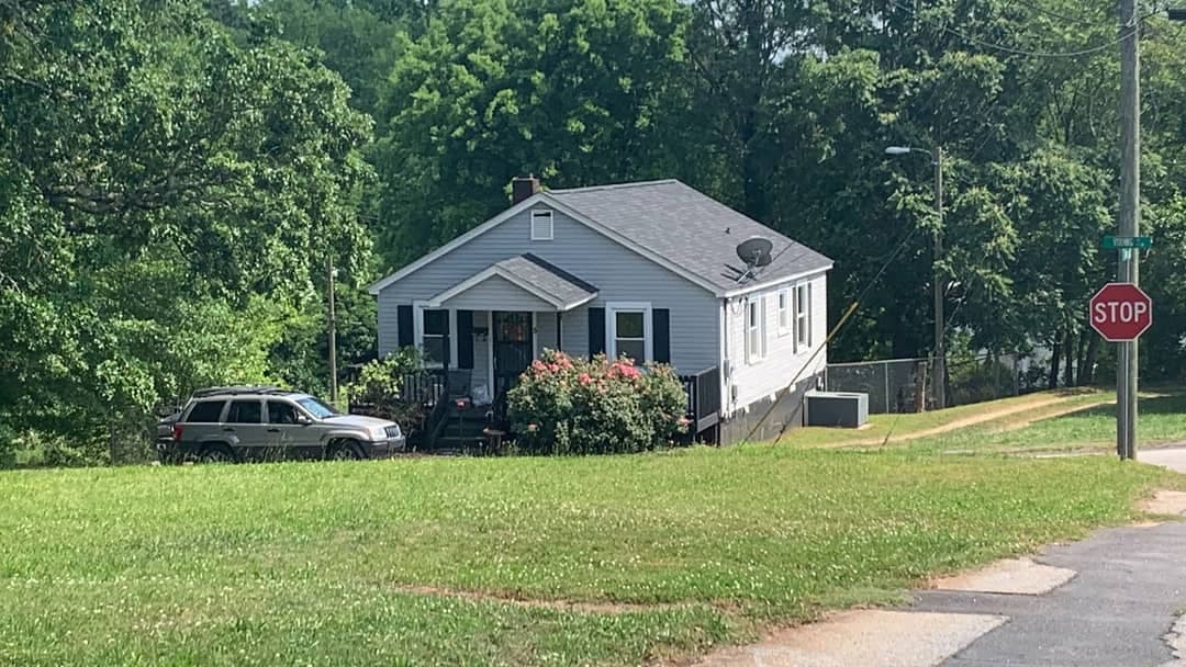 El incidente sucedió en una casa de Young Street, en el condado de Greenville, Carolina del Sur.