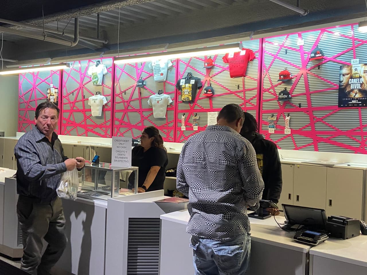 Los souvenirs del 'Canelo' Álvarez en esta pelea van desde los 10 y hasta los 45 dólares