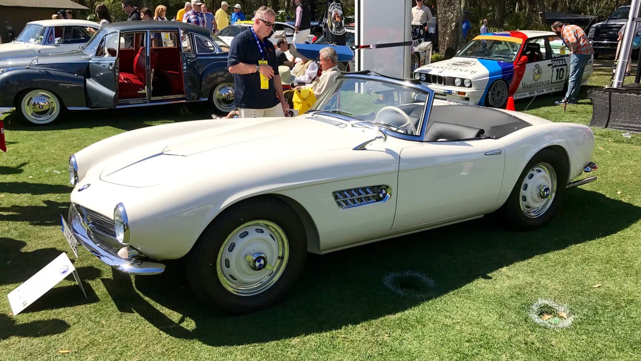 Tuvimos oportunidad de admirar en persona al BMW 507 1957 chasis 70079 en el
<b><a href="http://www.univision.com/noticias/autos-historicos/los-ganadores-de-la-exhibicion-de-autos-clasicos-de-amelia-island-2017-son-grandeza-automotriz-en-glorioso-color-negro" target="_blank">Concours d’Elegance de Amelia Island 2017</a></b>.
<br>