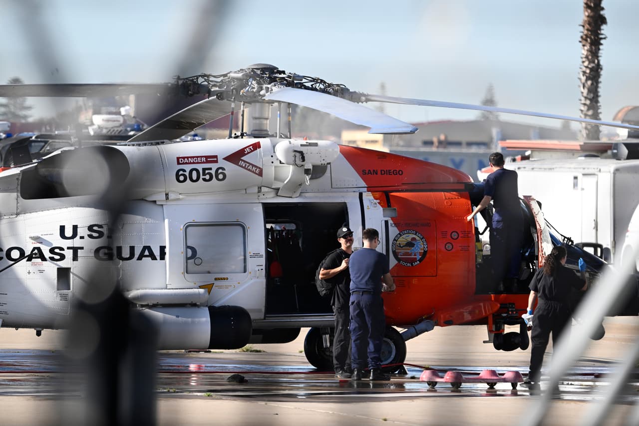 La Guardia Costera de Estados Unidos rescató al menos a 16 personas y busca a más en las aguas frente a la costa de California